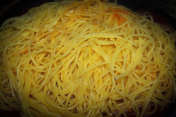 Csak simán, szimplán, egyszerűen öntsd rá a szószra a tésztát!