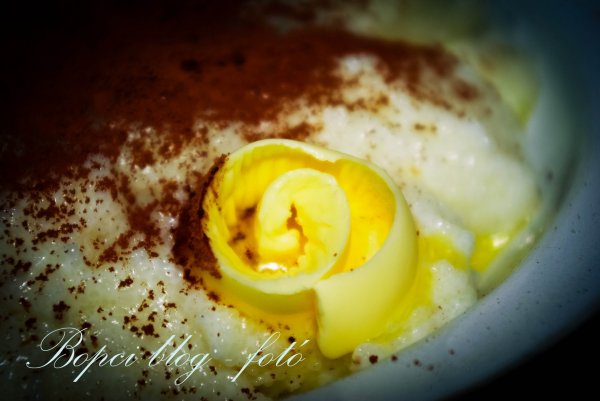 A vajrózsa a tetején. Na jó, az oldalán. :)