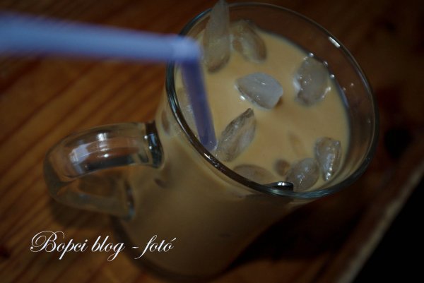 Egy jegeskávét...? ;)