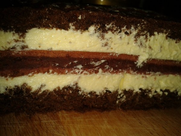 Túl hamar vágott süti :) Na majd holnap egy másik fotó készül.