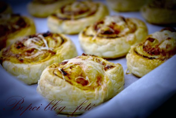 Kolbászos pizzás csiga